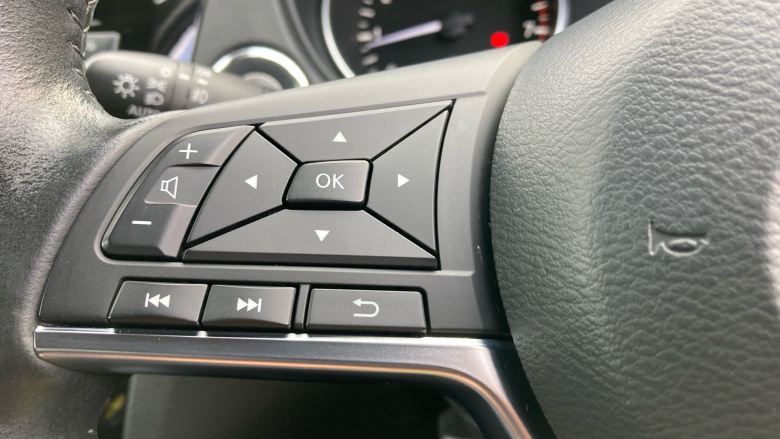 Nissan Qashqai 1.3 DiG-T Tekna 5dr Petrol Hatchback